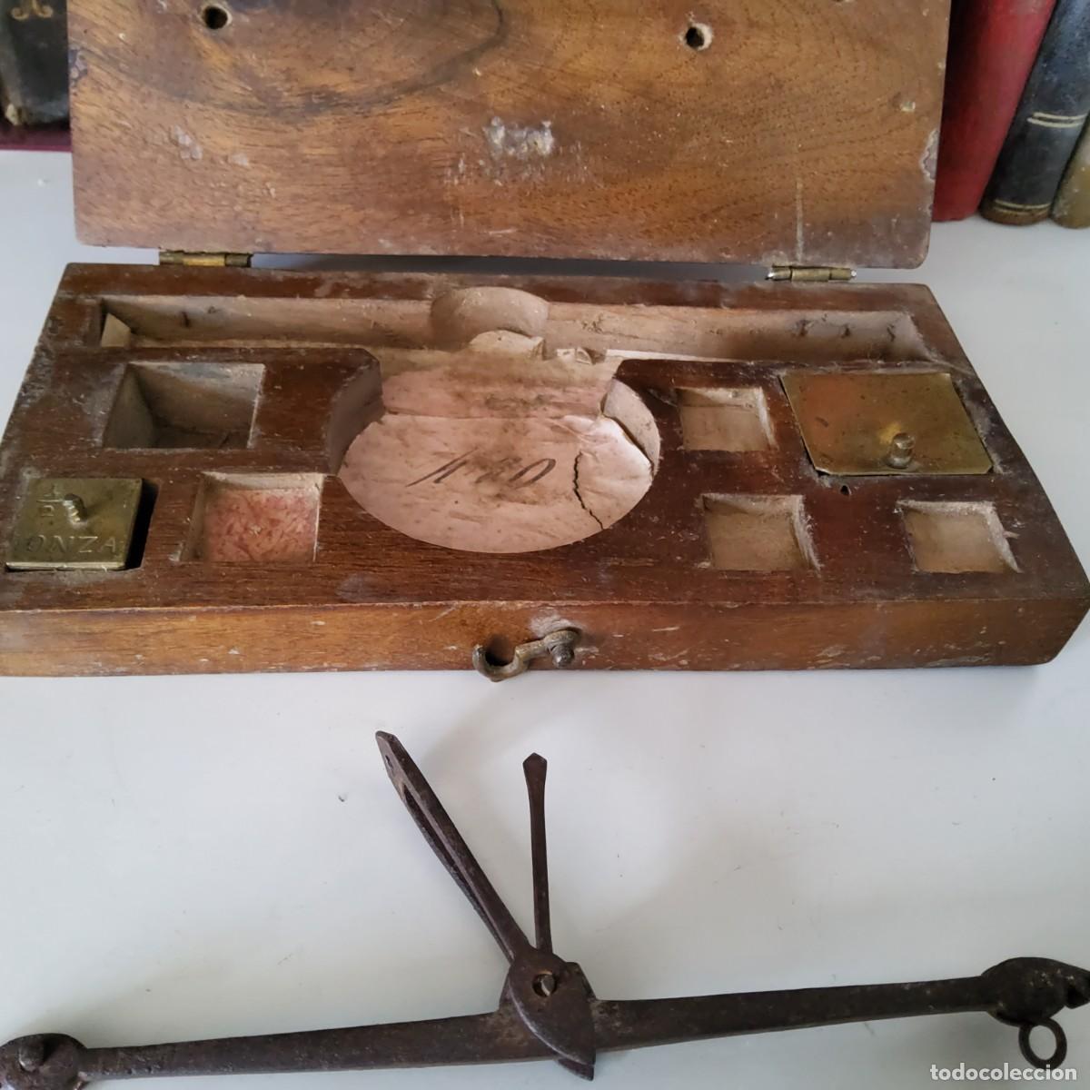 Antig&uuml;edades: ANTIGUA BALANZA CON ESTUCHE DE MADERA INCOMPLETA - Foto 5