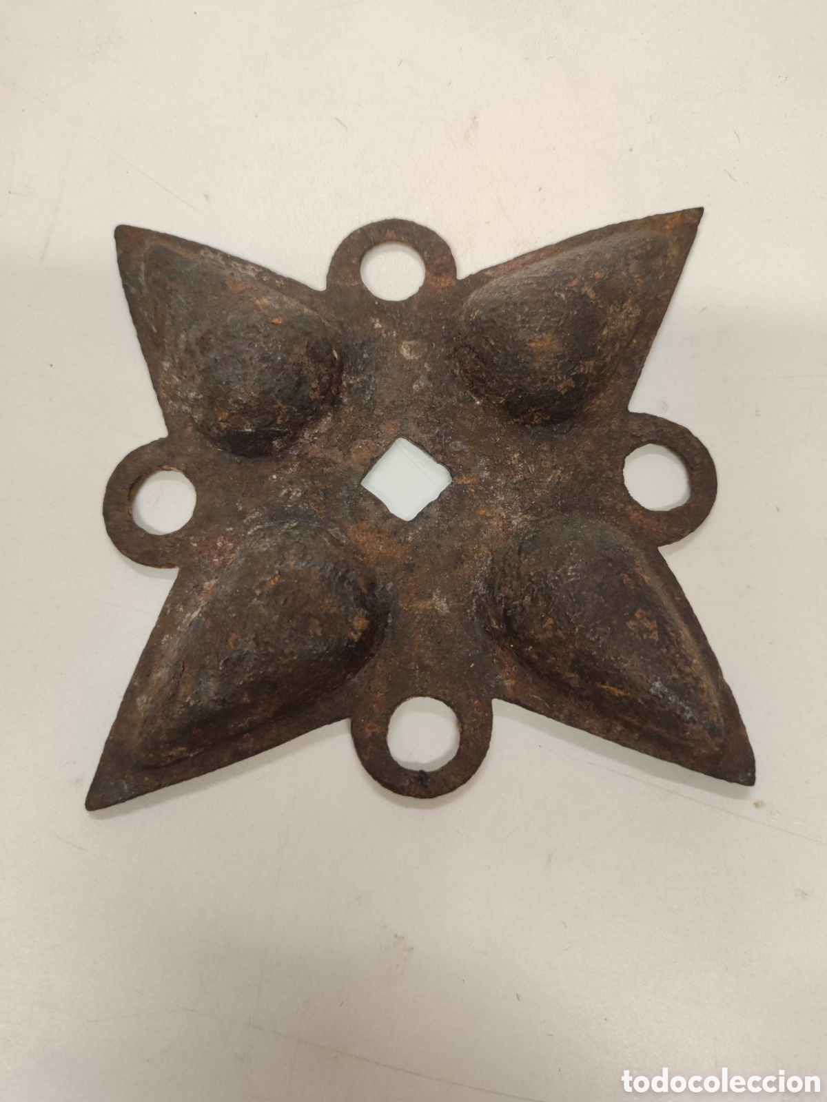 Antig&uuml;edades: Antigua base tet&oacute;n clavo hierro - Foto 1