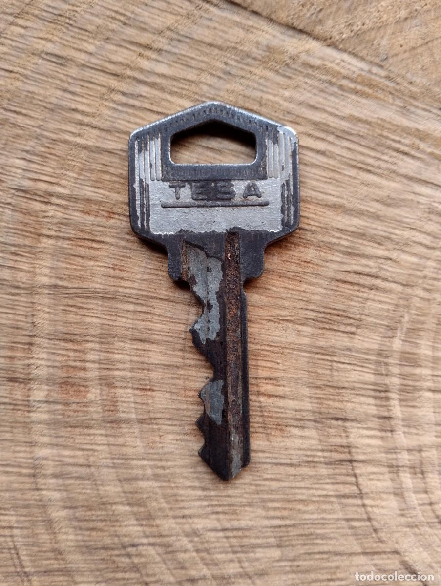 Antig&uuml;edades: Llave antigua marca TESA - Foto 1