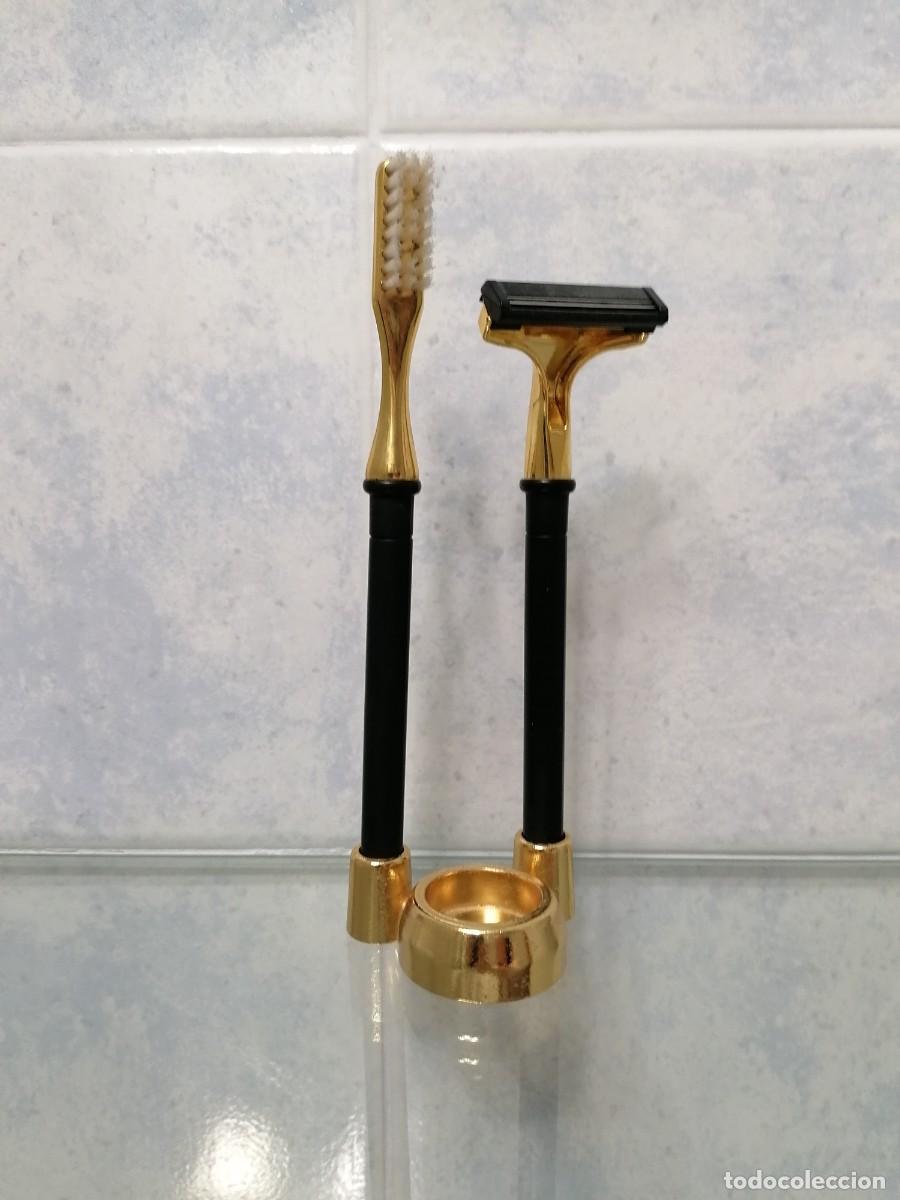 Antig&uuml;edades: Maquinilla de afeitar y cepillo de dientes, vintage - Foto 1