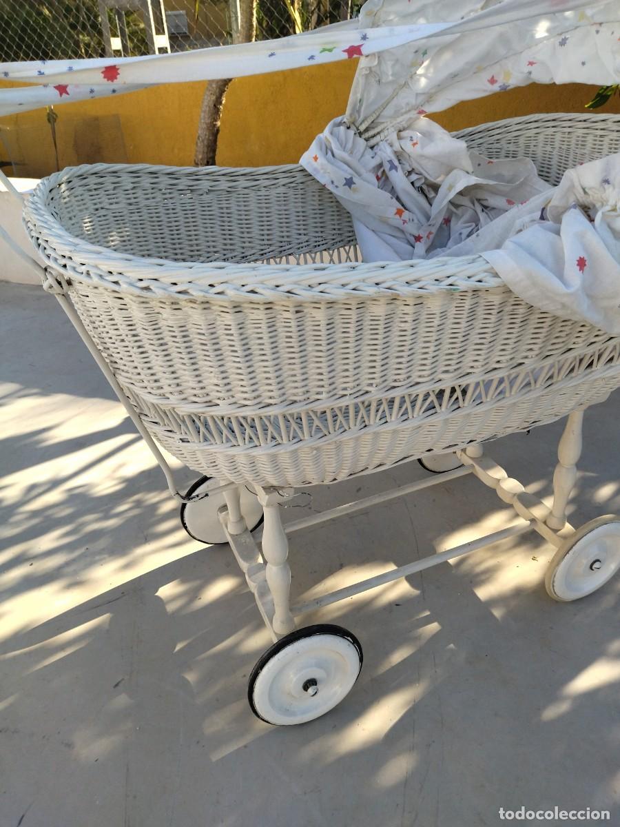 Antig&uuml;edades: Antiguo carrito de bebe de mimbre y madera, con capota - Foto 15