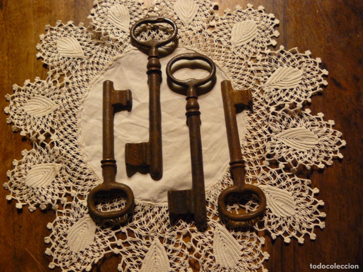 Antig&uuml;edades: CUATRO LLAVES ANTIGUAS DE FORJA - Foto 2