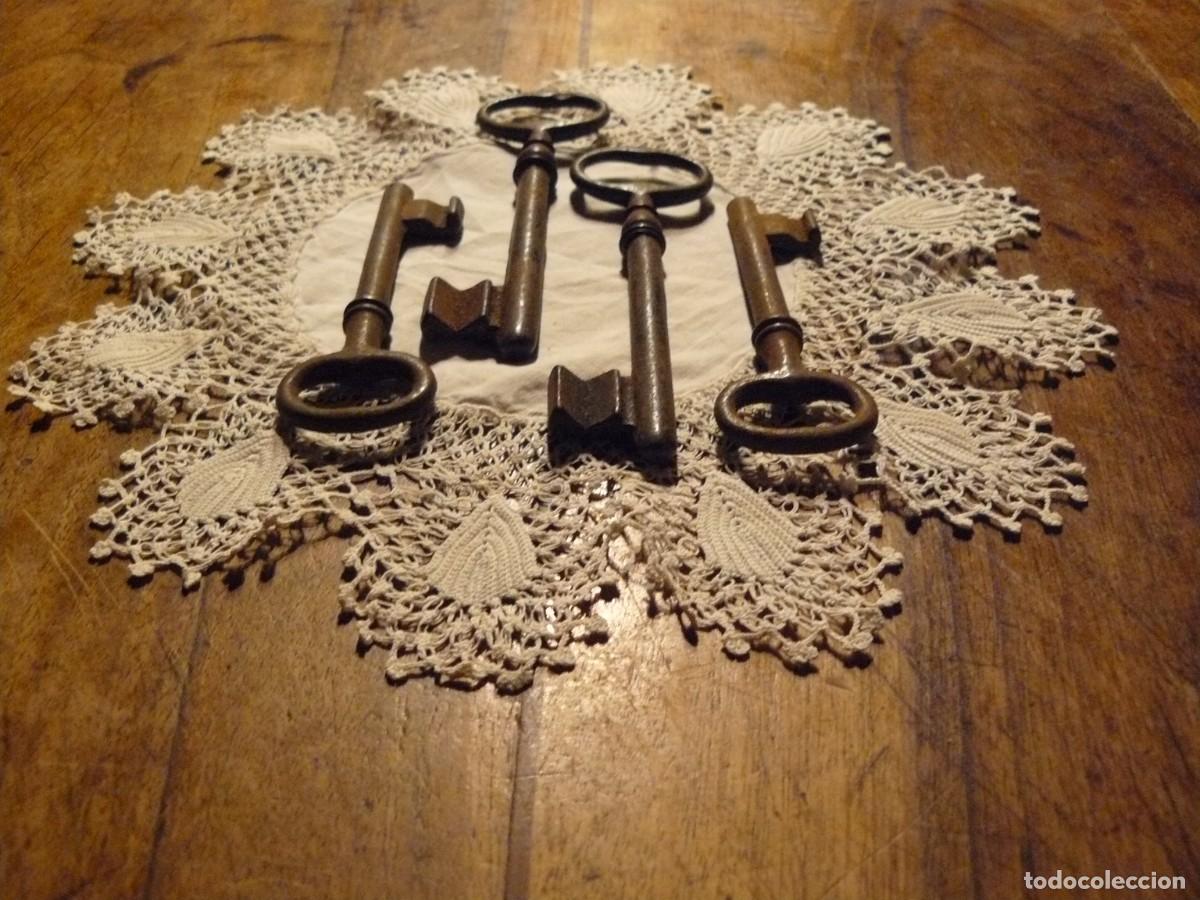 Antig&uuml;edades: CUATRO LLAVES ANTIGUAS DE FORJA - Foto 3