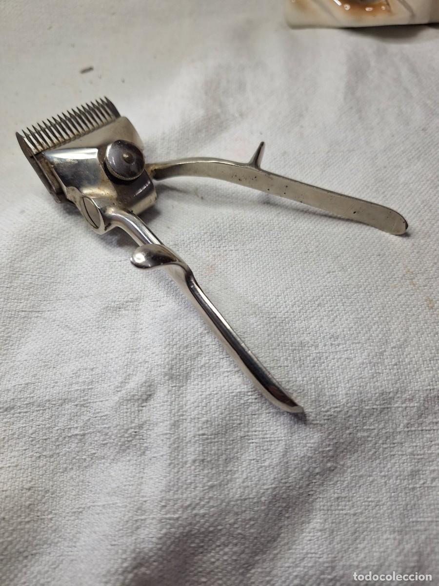 Antig&uuml;edades: Antigua m&aacute;quina barbero. - Foto 1