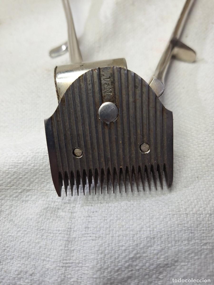 Antig&uuml;edades: Antigua m&aacute;quina barbero. - Foto 2