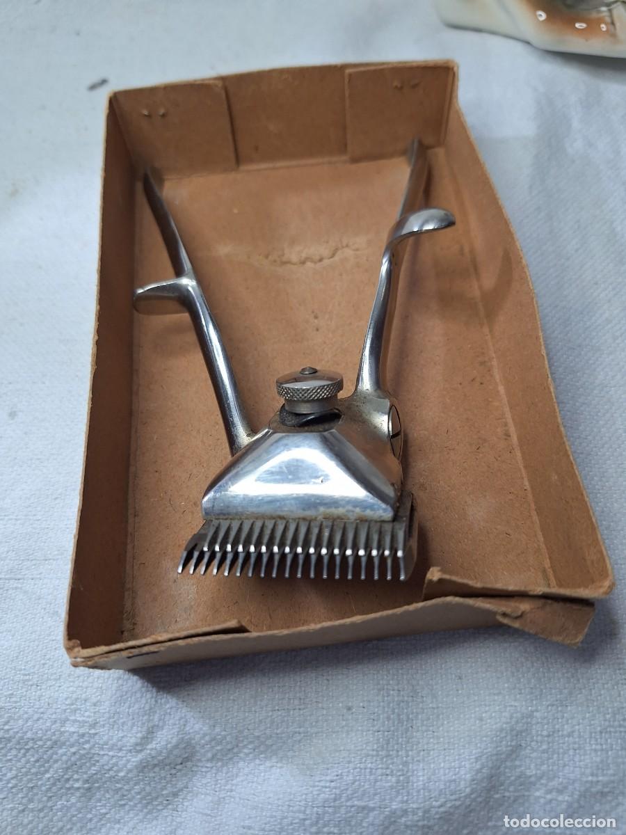 Antig&uuml;edades: Antigua m&aacute;quina barbero. - Foto 3