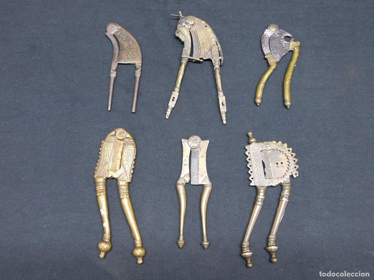 Antig&uuml;edades: LOTE DE CASCANUECES DE BRONCE - Foto 1