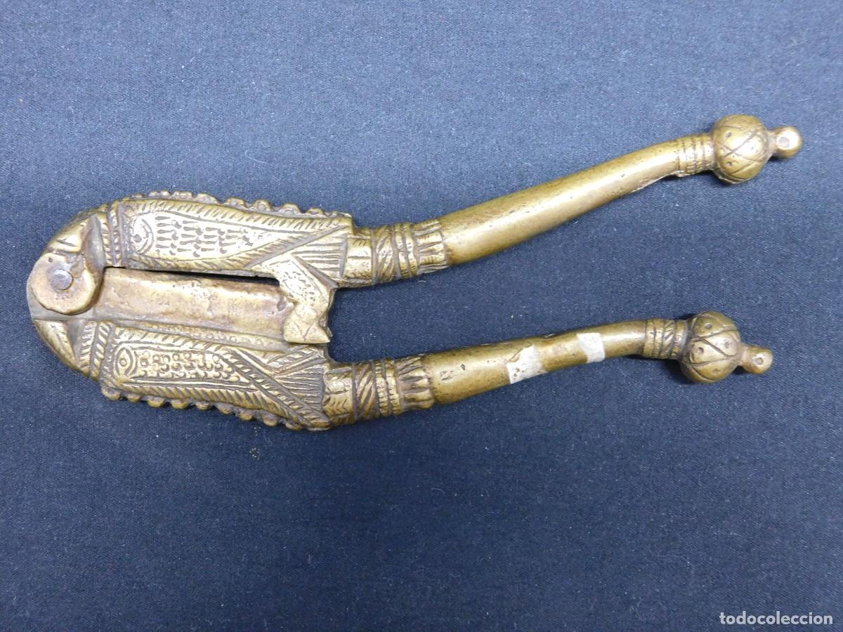 Antig&uuml;edades: LOTE DE CASCANUECES DE BRONCE - Foto 2