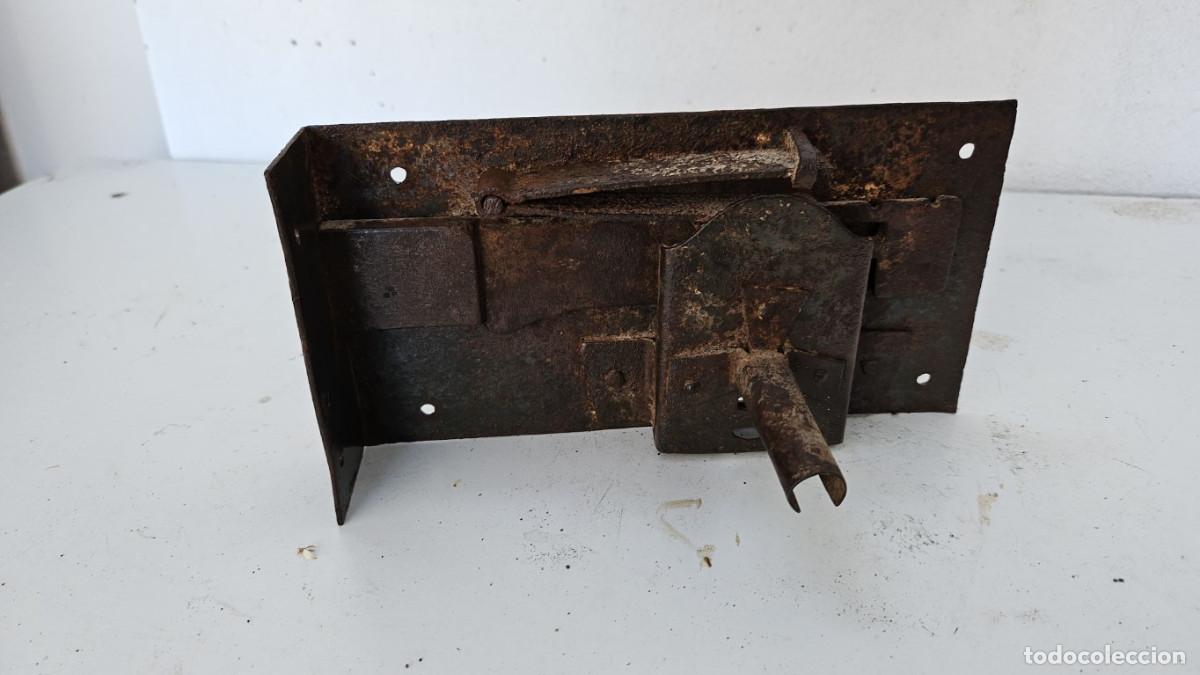 Antig&uuml;edades: cerradura de hierro antigua - Foto 3