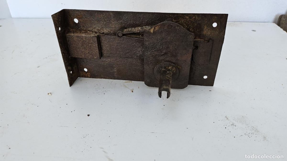 Antig&uuml;edades: cerradura de hierro antigua - Foto 3