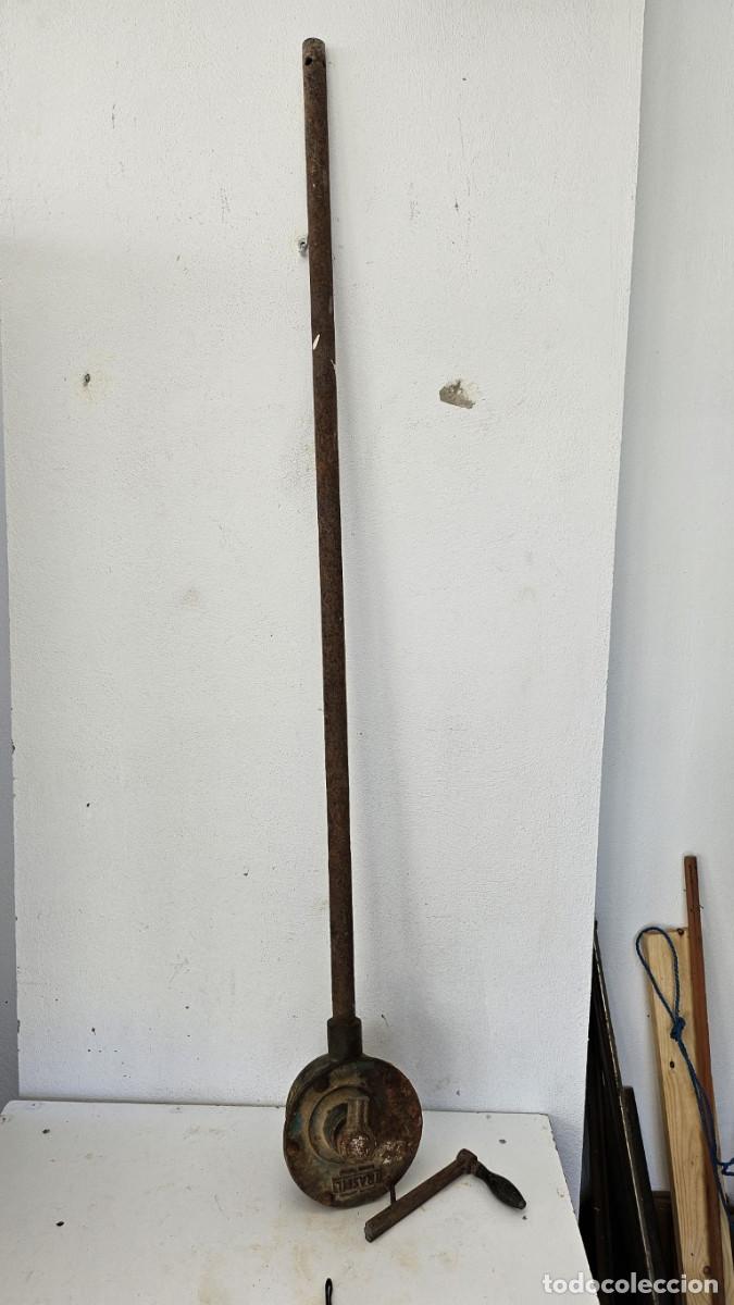 Antig&uuml;edades: bomba de agua ANTIGUA - Foto 1