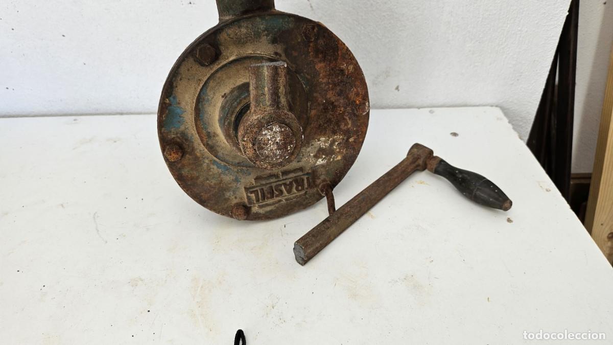 Antig&uuml;edades: bomba de agua ANTIGUA - Foto 2