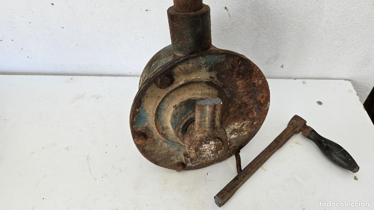 Antig&uuml;edades: bomba de agua ANTIGUA - Foto 3
