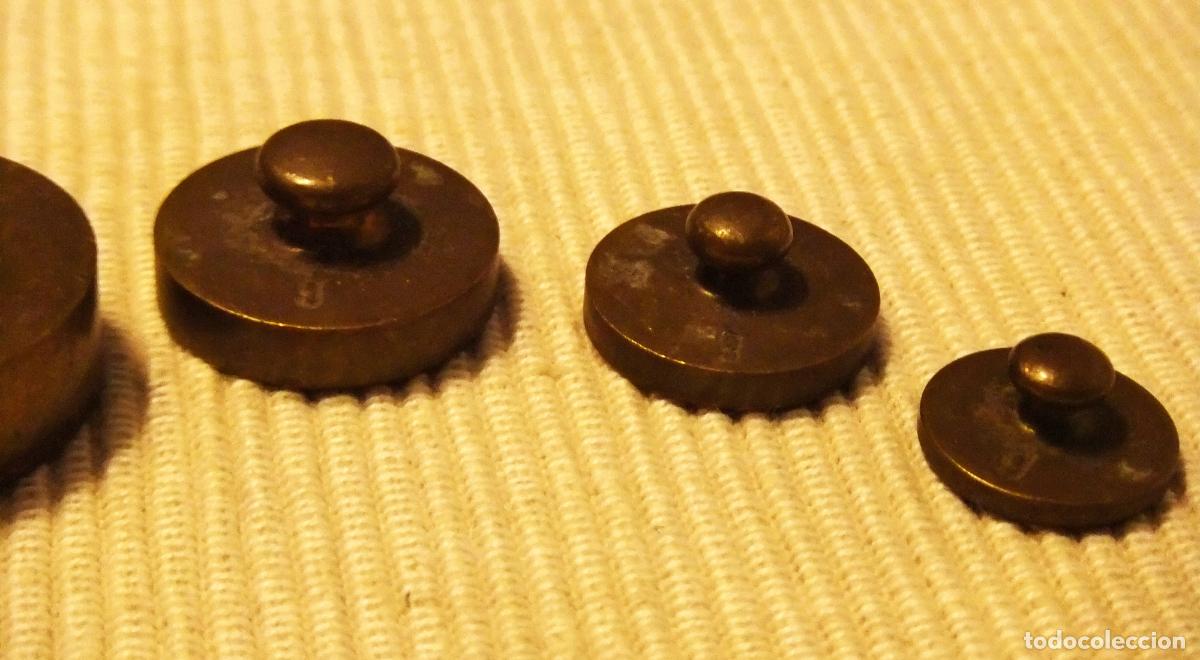 Antig&uuml;edades: JUEGO DE 5 PESAS PEQUE&Ntilde;AS DE BRONCE - Foto 4