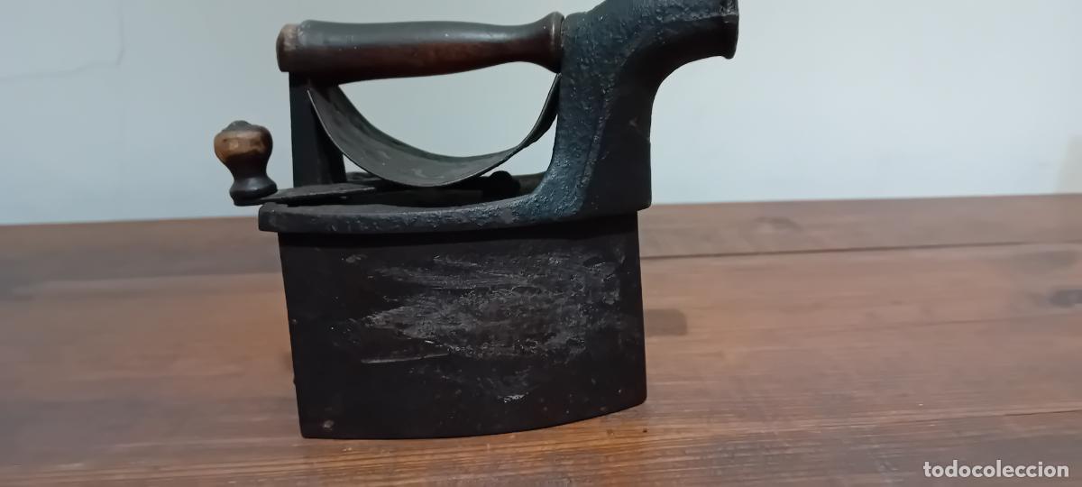 Antig&uuml;edades: PEQUE&Ntilde;A PLANCHA DE CARB&Oacute;N - Foto 2