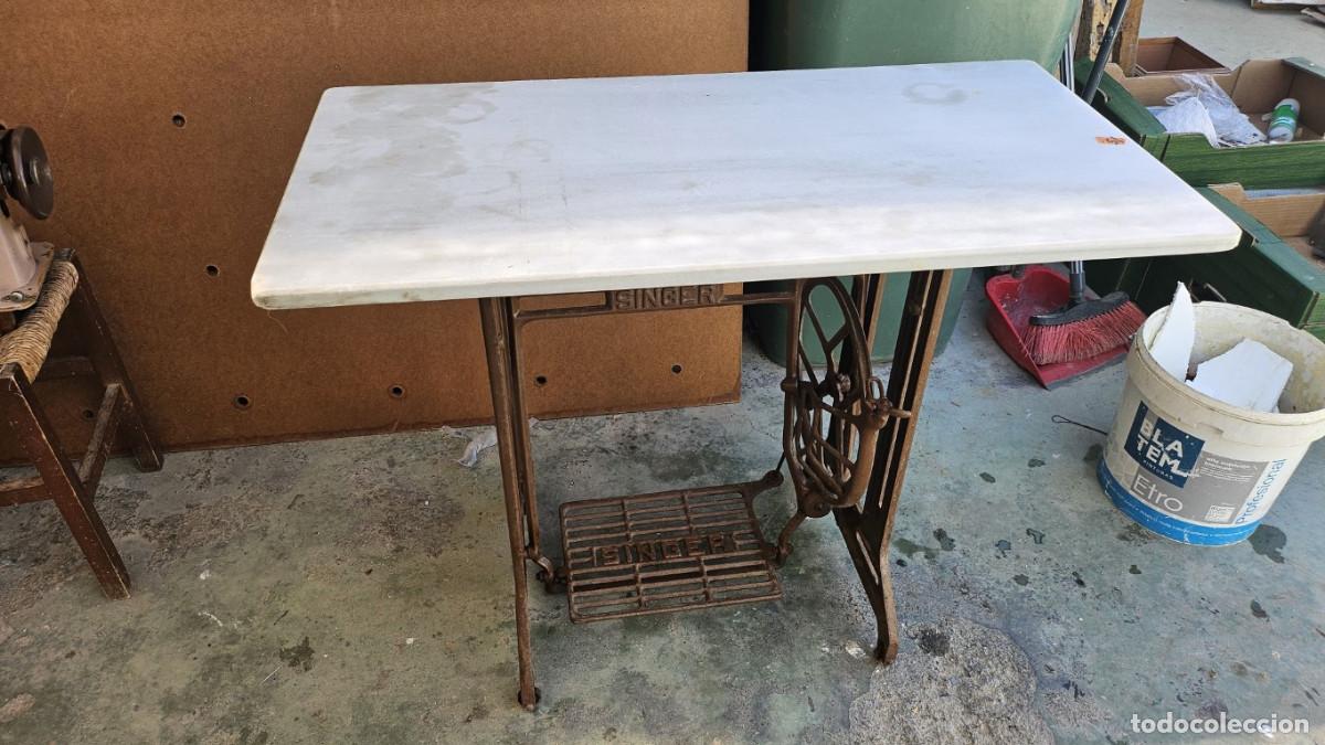 Antig&uuml;edades: pie de maquina de coser simger sin el marmol - Foto 1