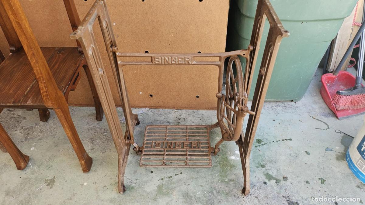 Antig&uuml;edades: pie de maquina de coser simger sin el marmol - Foto 2
