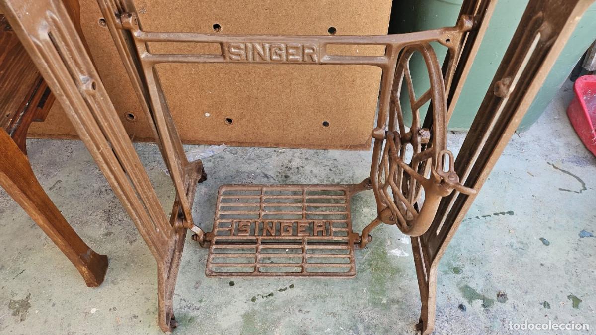Antig&uuml;edades: pie de maquina de coser simger sin el marmol - Foto 3
