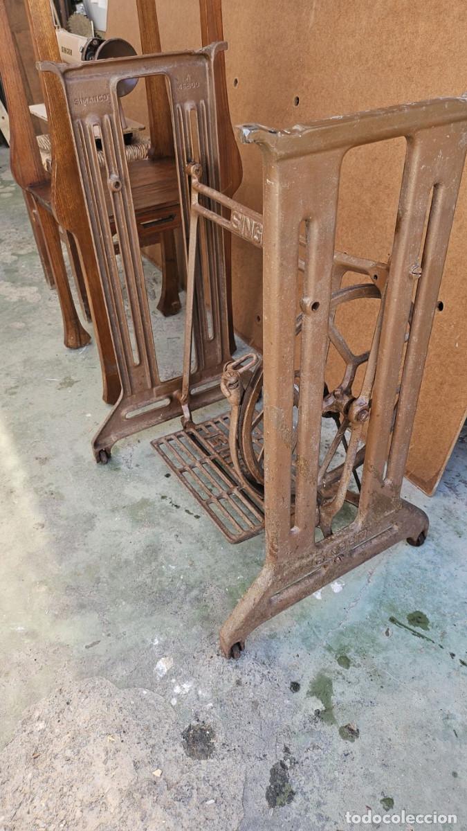 Antig&uuml;edades: pie de maquina de coser simger sin el marmol - Foto 5