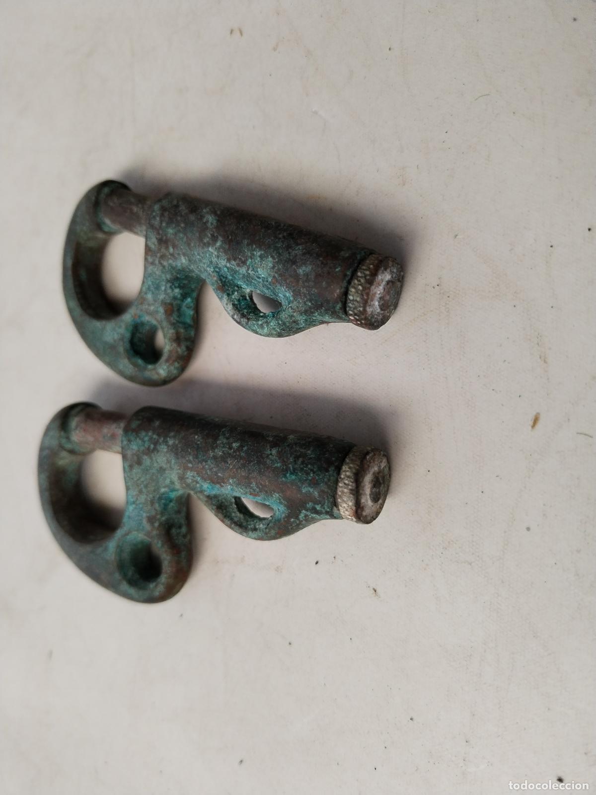 Antig&uuml;edades: 2 garruchos antiguos de bronce - c130 - Foto 2