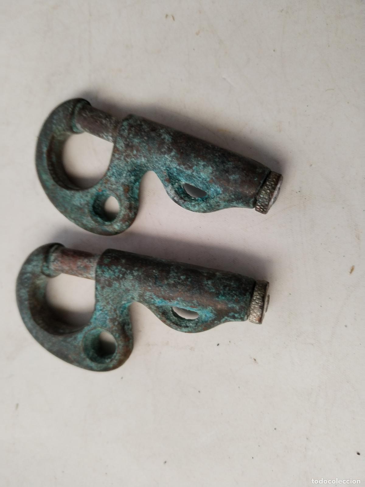 Antig&uuml;edades: 2 garruchos antiguos de bronce - c130 - Foto 4