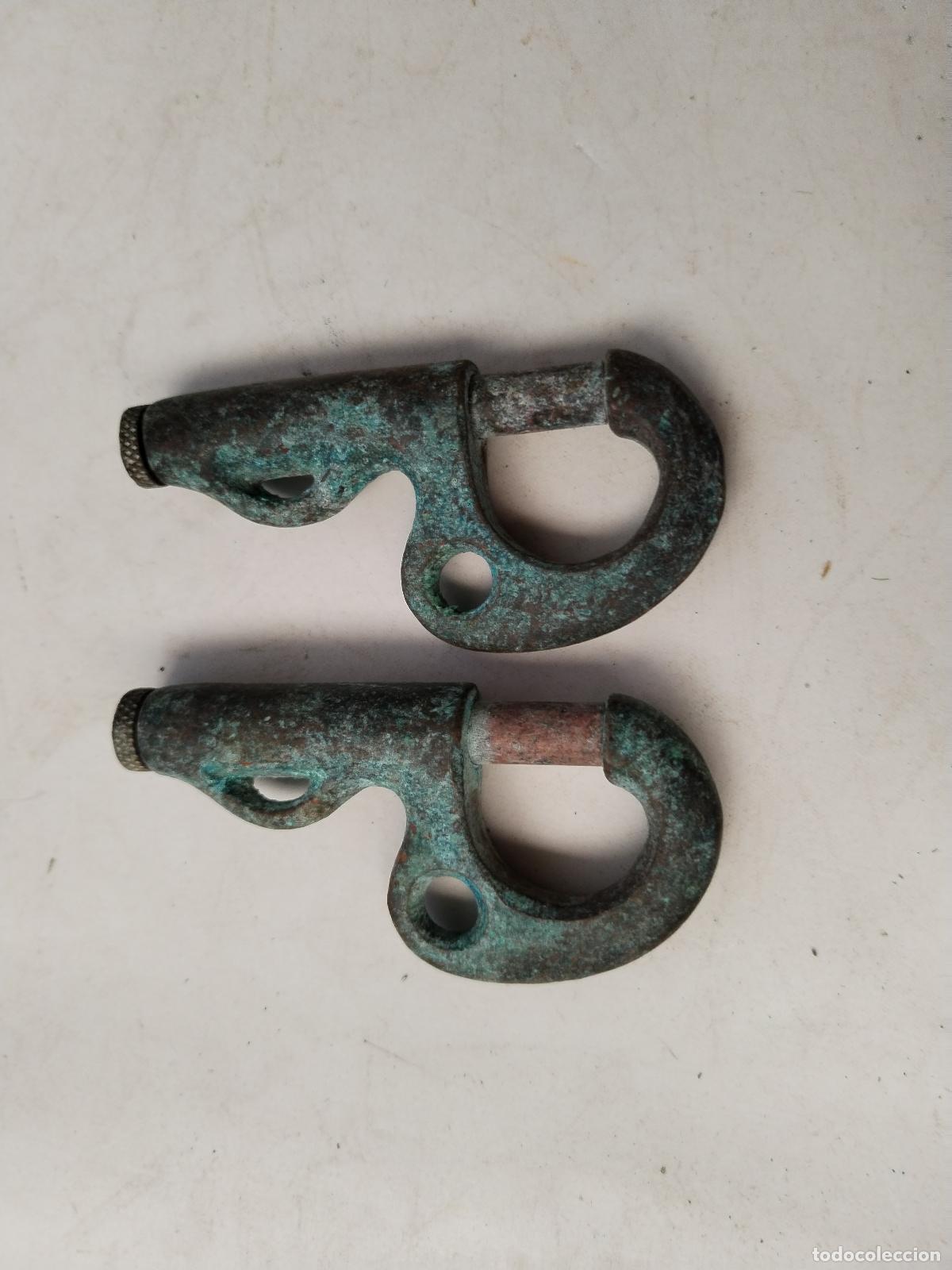 Antig&uuml;edades: 2 garruchos antiguos de bronce - c130 - Foto 1