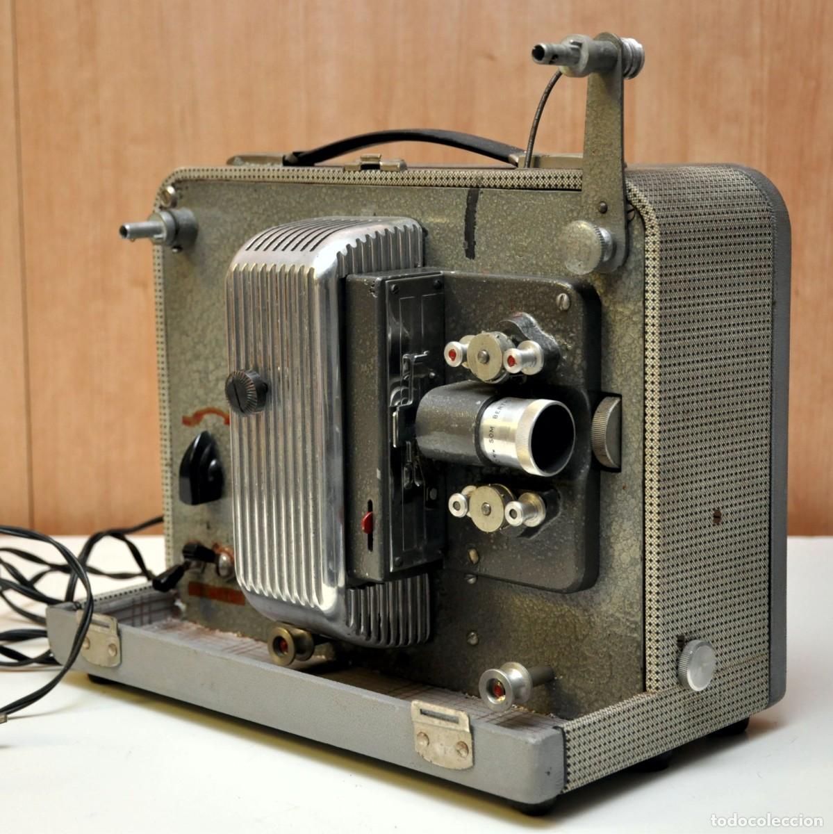 Antig&uuml;edades: ANTIGUO PROYECTOR DE CINE 8 MM JUCA - Foto 1