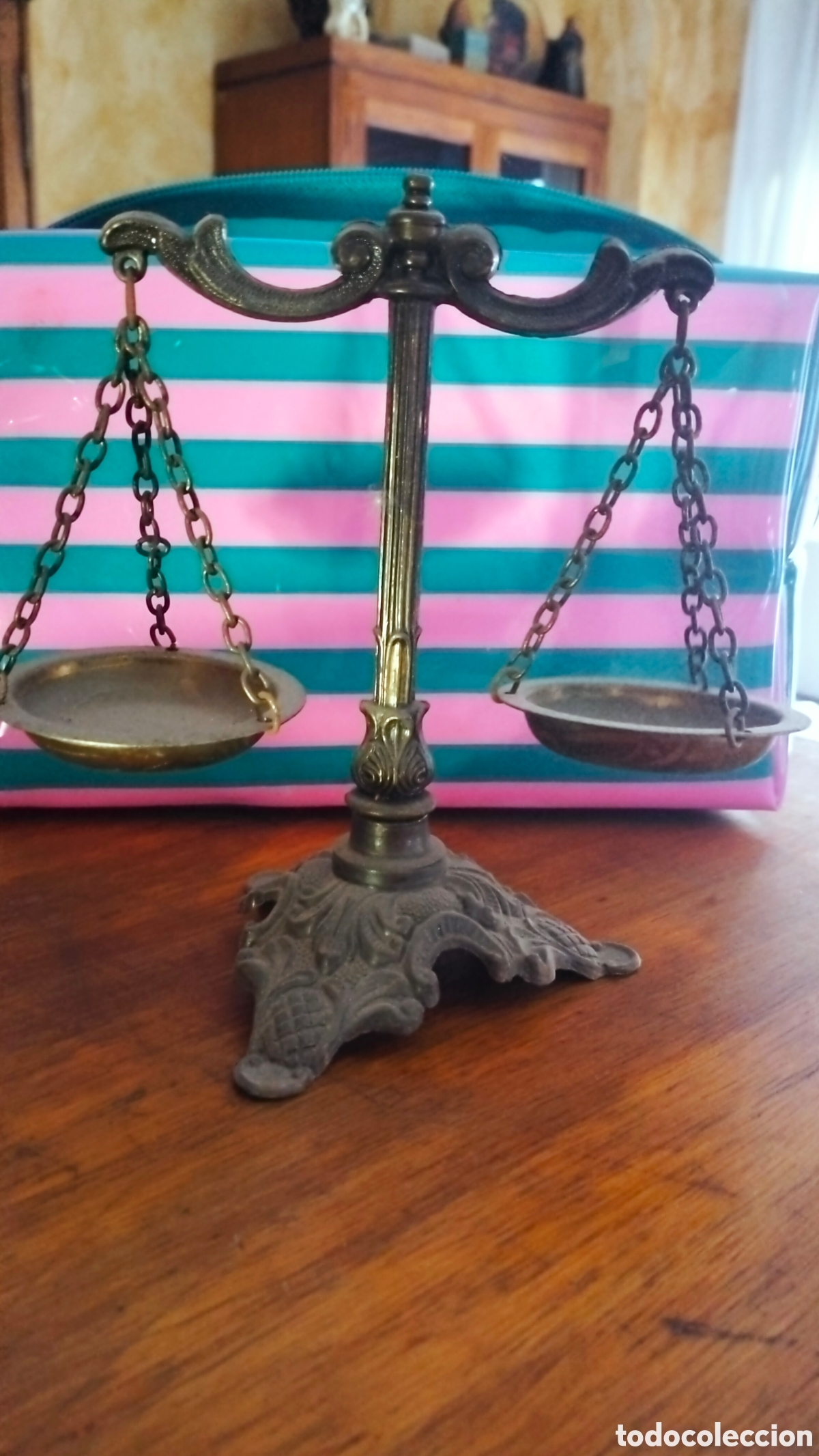 Antig&uuml;edades: Balanza peque&ntilde;a decorativa - Foto 2