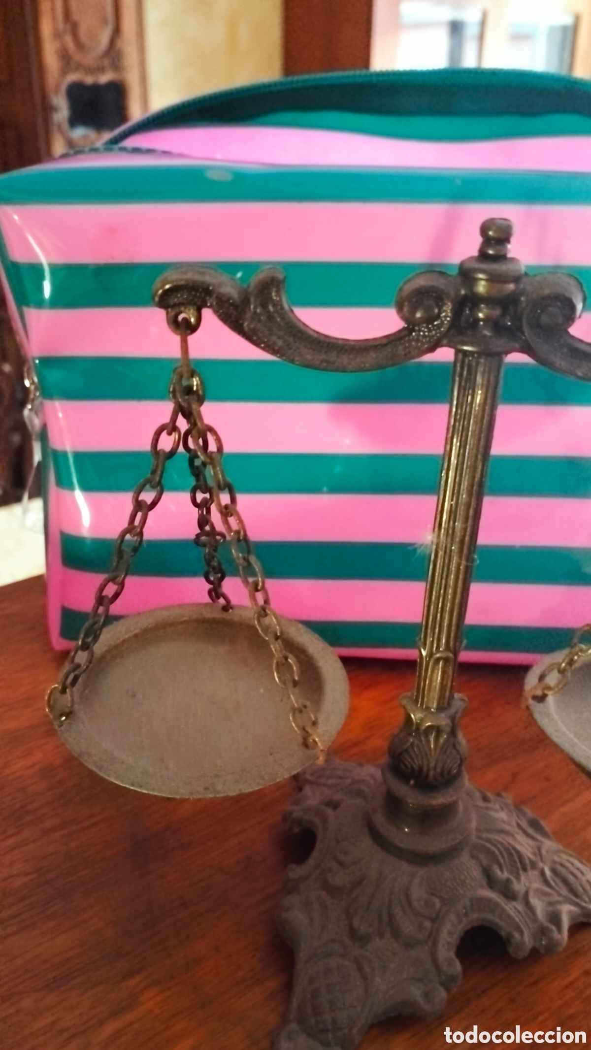 Antig&uuml;edades: Balanza peque&ntilde;a decorativa - Foto 3