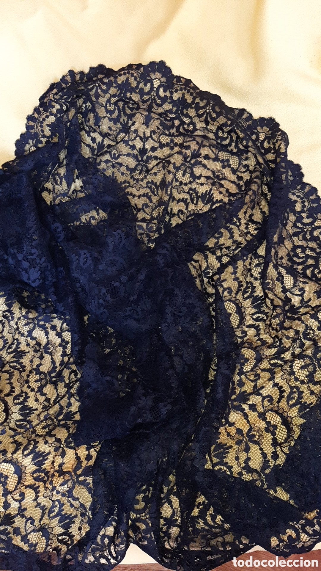 Antig&uuml;edades: Mantilla negra de encaje - Foto 2