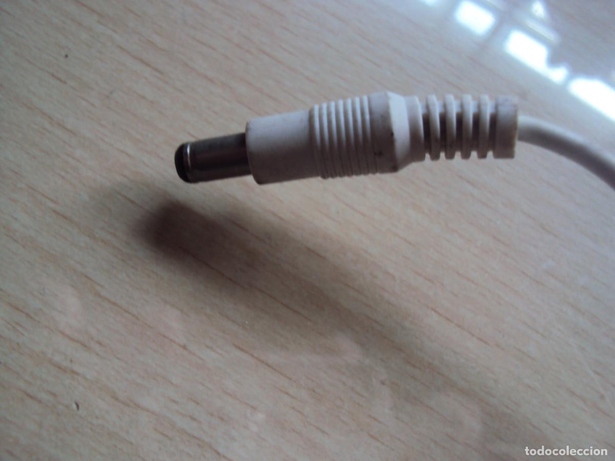 Tel&eacute;fonos: cargador de 220 v 12 - Foto 2