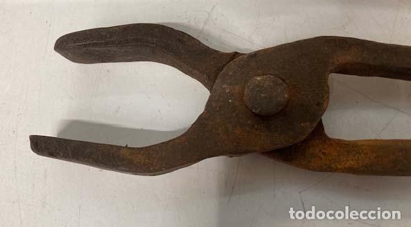 Antig&uuml;edades: Dos tenazas de herrero - Foto 2