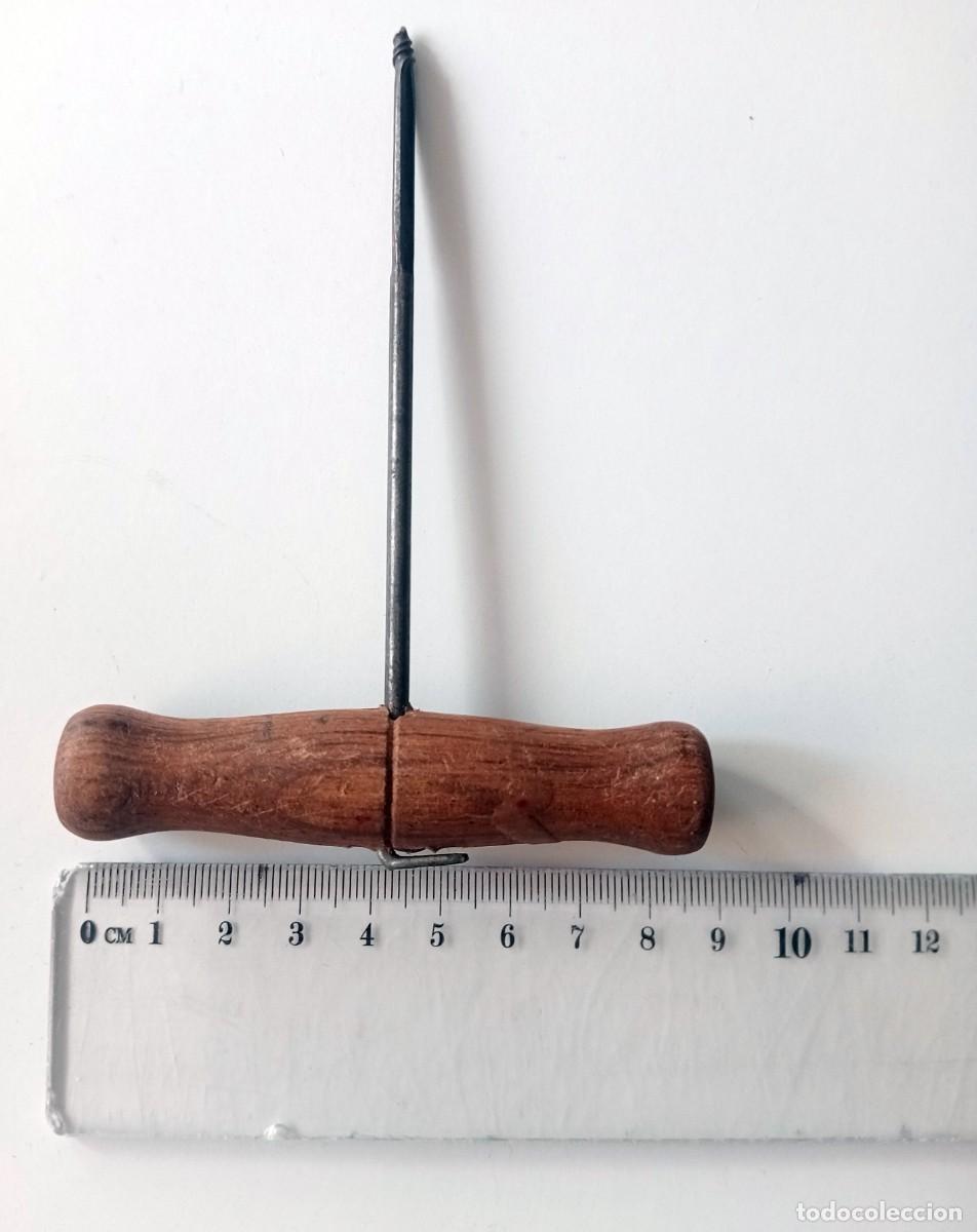 Antig&uuml;edades: ANTIGUA BARRENA DE CARPINTERO (12cms) - Foto 2
