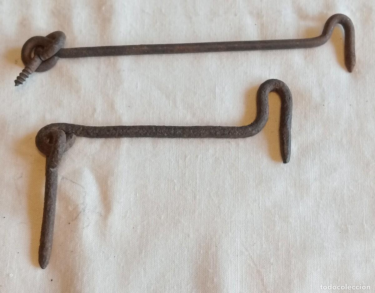 Antig&uuml;edades: DOS GANCHOS PARA TRABAR CANCILLA , ETC - Foto 1
