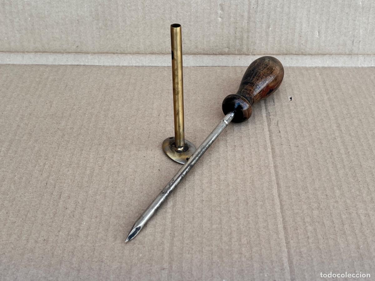 Antig&uuml;edades: Aparato para hacer agujeros en ?? - Foto 1