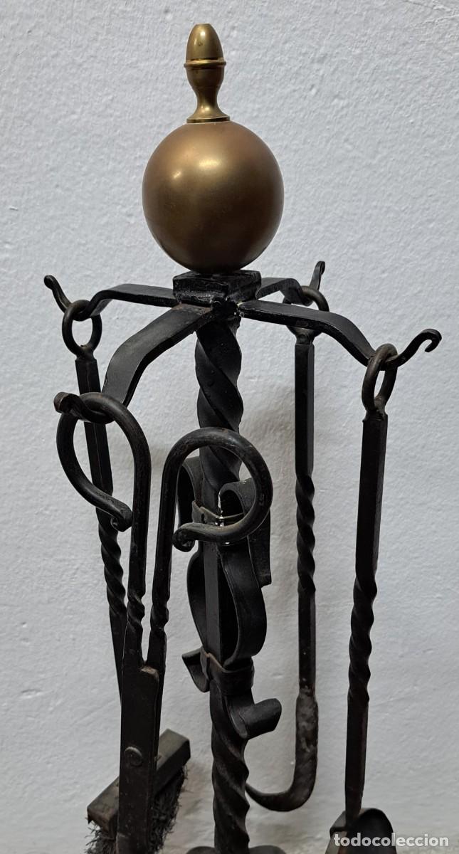 Antig&uuml;edades: Juego de chimenea, hierro forjado y remate en bronce - Foto 2