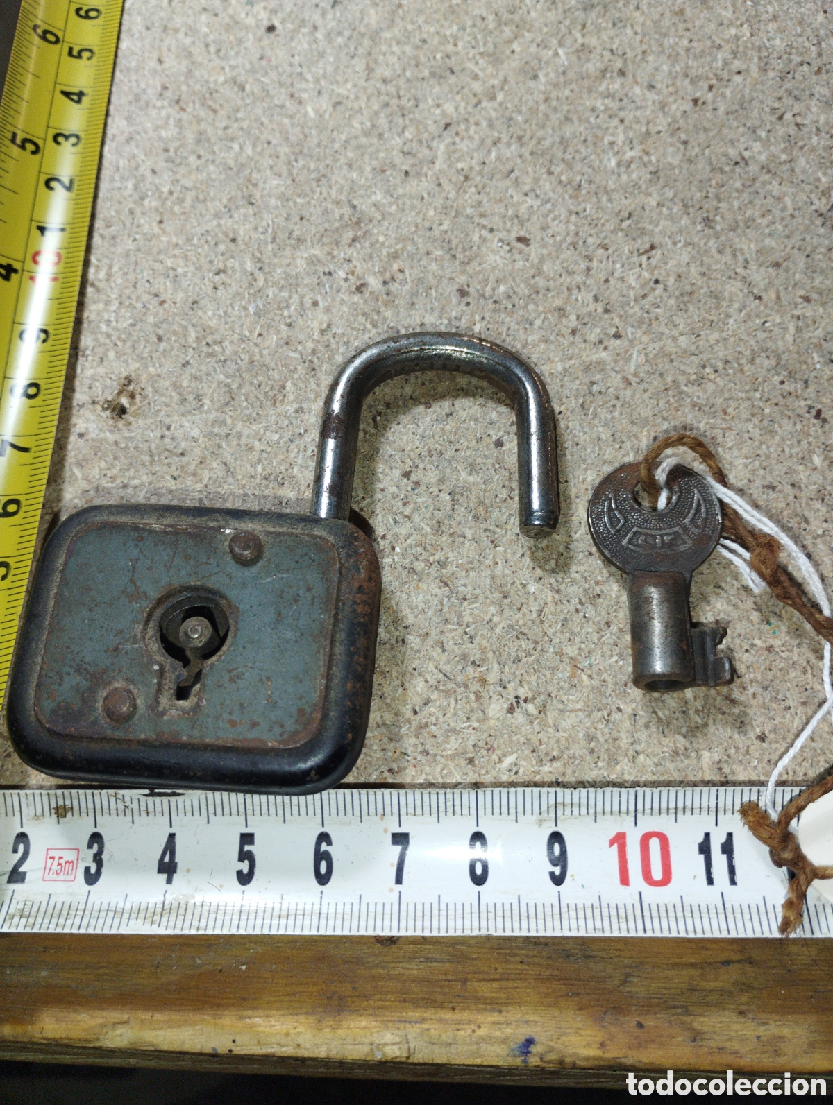 Antig&uuml;edades: Antiguo candado con llave funcional - Foto 2