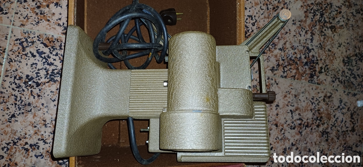 Antig&uuml;edades: Proyector de cine kodascope eight-71A - Foto 4
