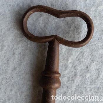 Antig&uuml;edades: Curiosa llave antigua de forja. - Foto 2