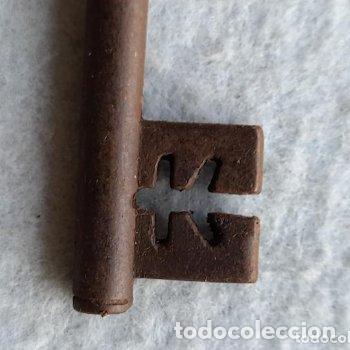 Antig&uuml;edades: Curiosa llave antigua de forja. - Foto 3