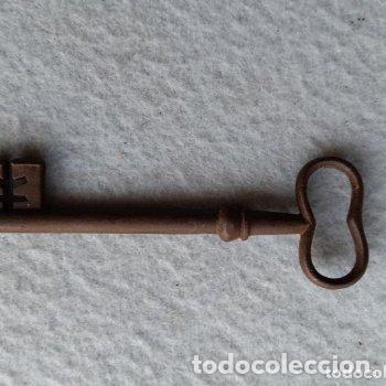 Antig&uuml;edades: Curiosa llave antigua de forja. - Foto 4