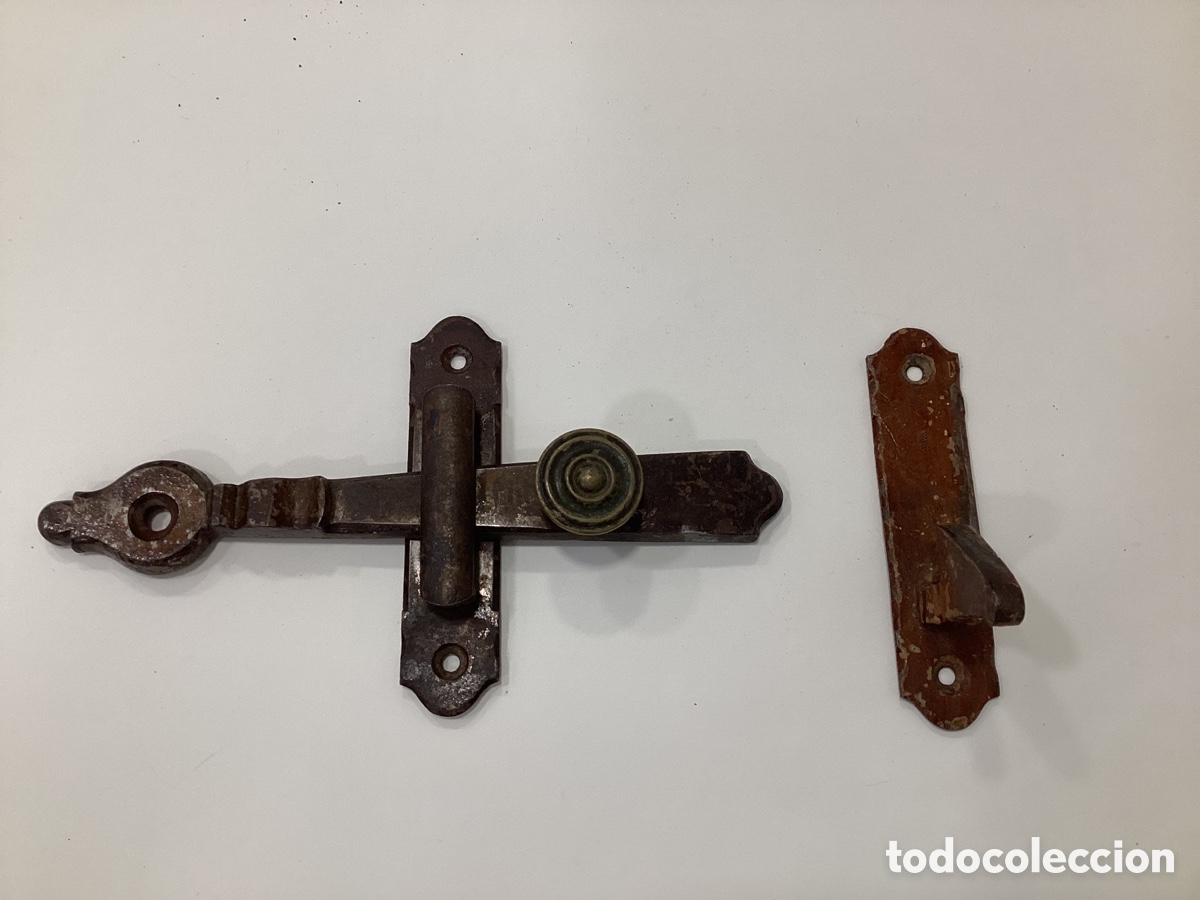 Antig&uuml;edades: Antiguo pestillo de forja de hierro para puerta interior. - Foto 3