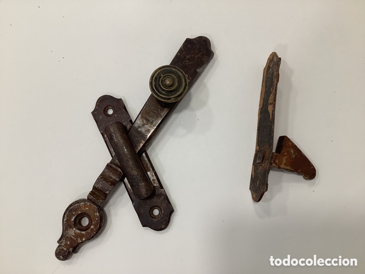 Antig&uuml;edades: Antiguo pestillo de forja de hierro para puerta interior. - Foto 4