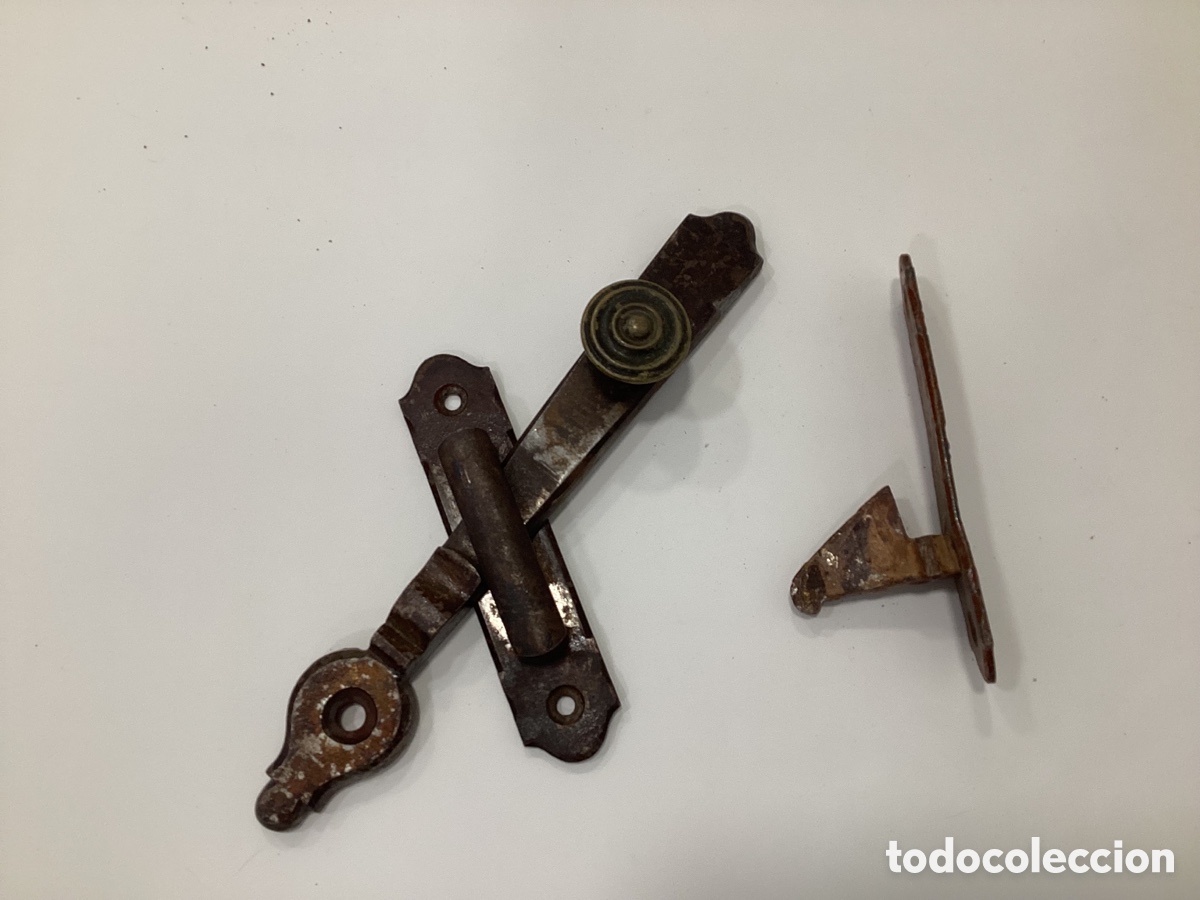 Antig&uuml;edades: Antiguo pestillo de forja de hierro para puerta interior. - Foto 5