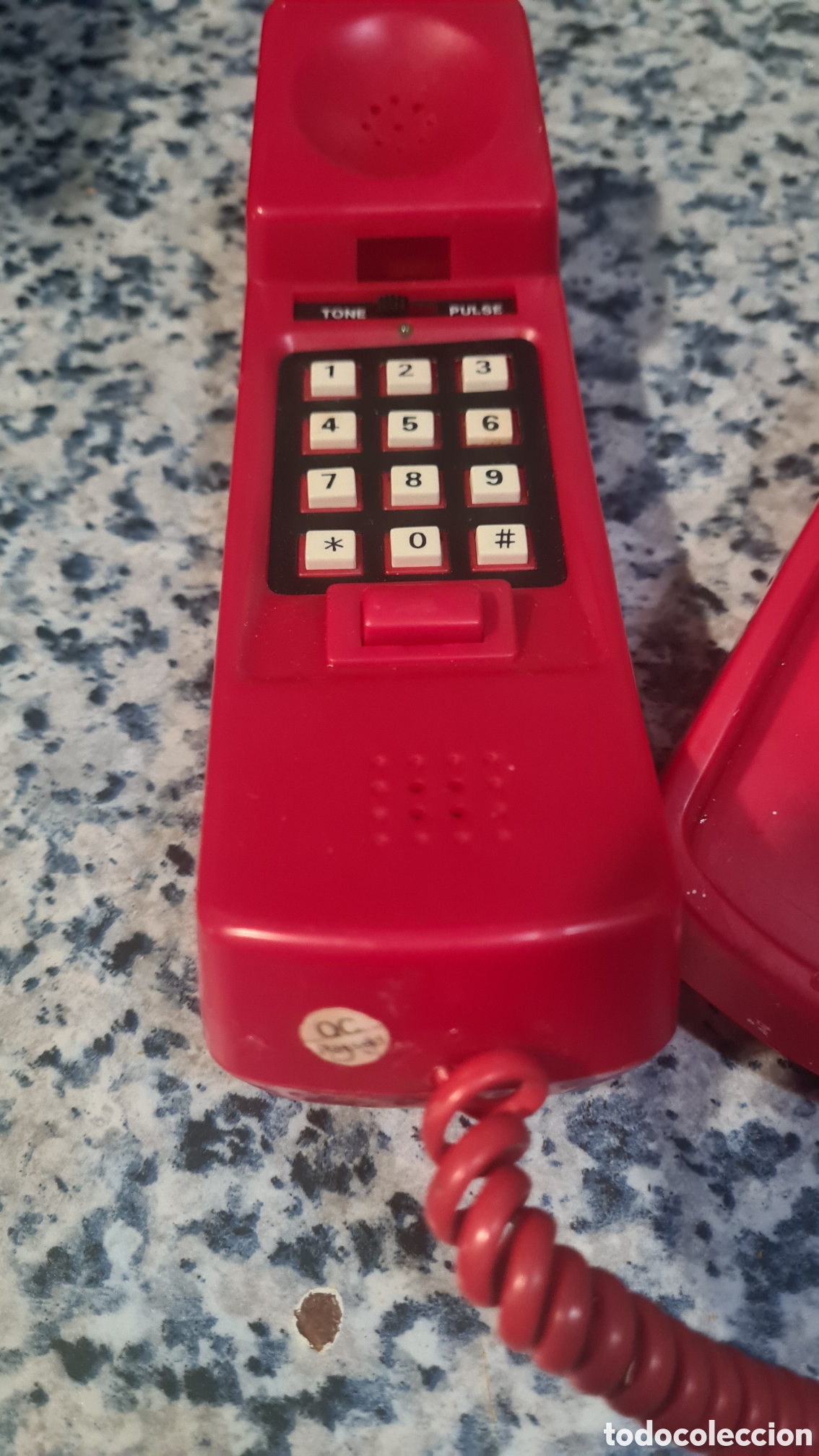 Tel&eacute;fonos: Antiguo tel&eacute;fono de teclas rojo. - Foto 2