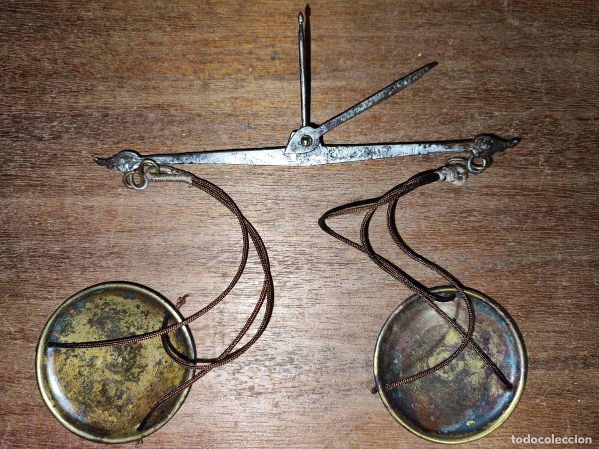 Antig&uuml;edades: ANTIGUA BALANZA MONETARIA EN CAJA - Foto 3