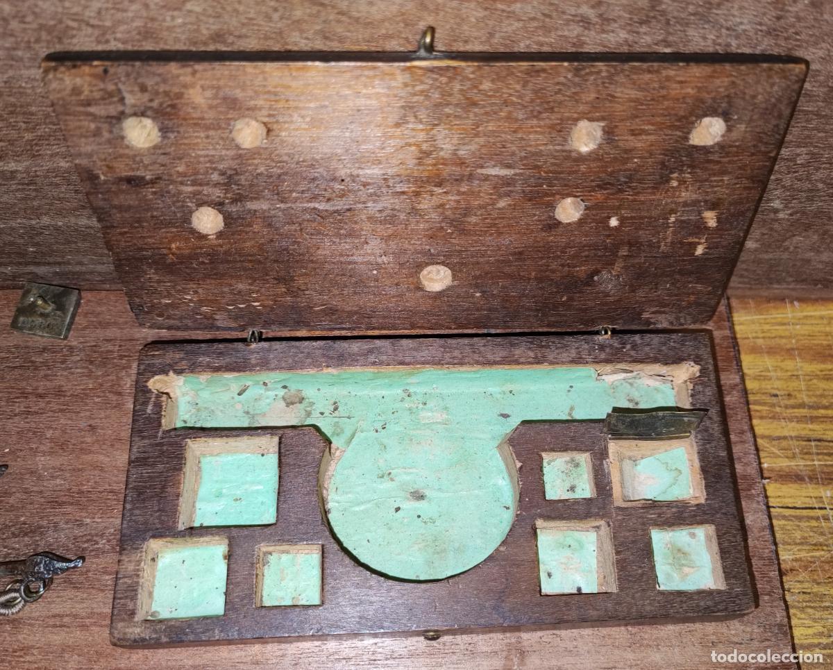Antig&uuml;edades: ANTIGUA BALANZA MONETARIA EN CAJA - Foto 6