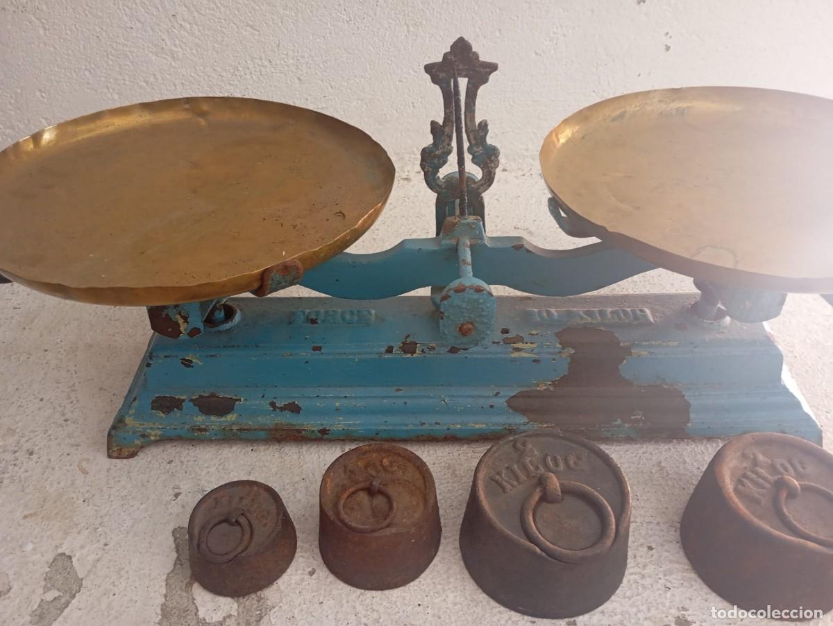 Antiguidades: ANTIGUA BALANZA FORCE 10 KG. CON 2 PLATOS DE LATÓN Y 5 PESAS