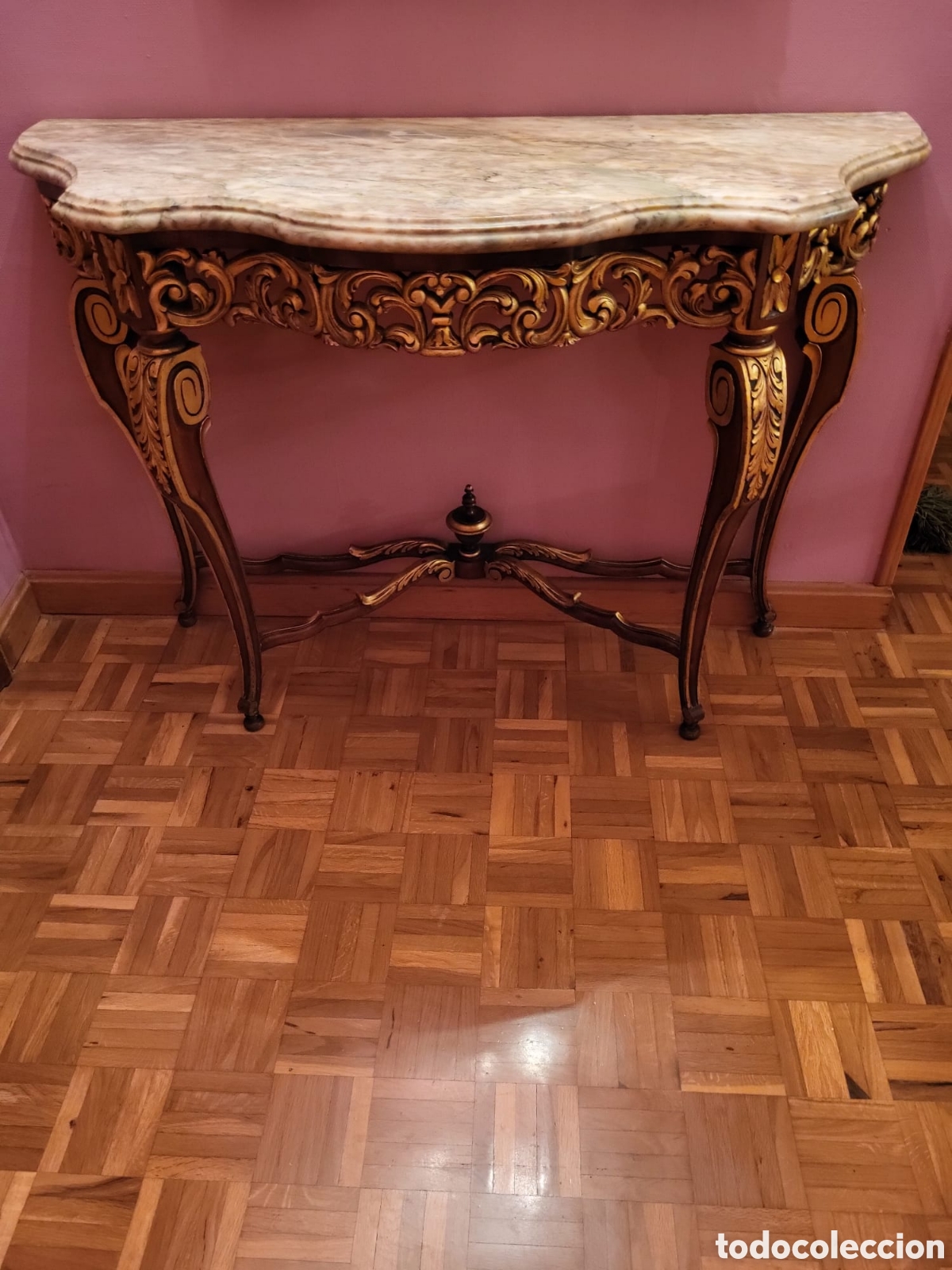 Antig&uuml;edades: Consola antigua dorada - Foto 3