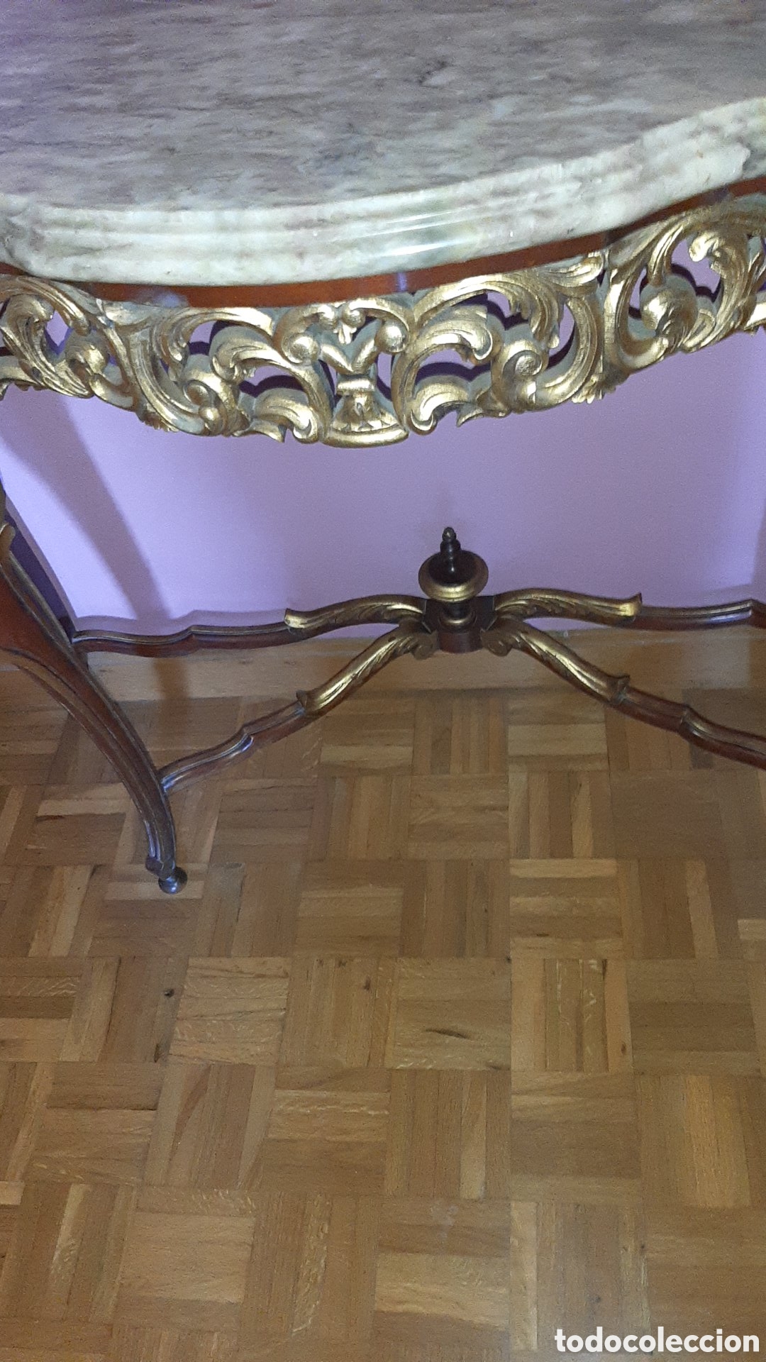 Antig&uuml;edades: Consola antigua dorada - Foto 1